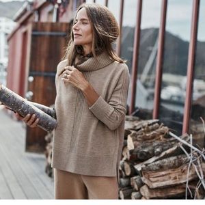 Amour Vert Adlenia Wool turtleneck tunic sweater, XS, camel